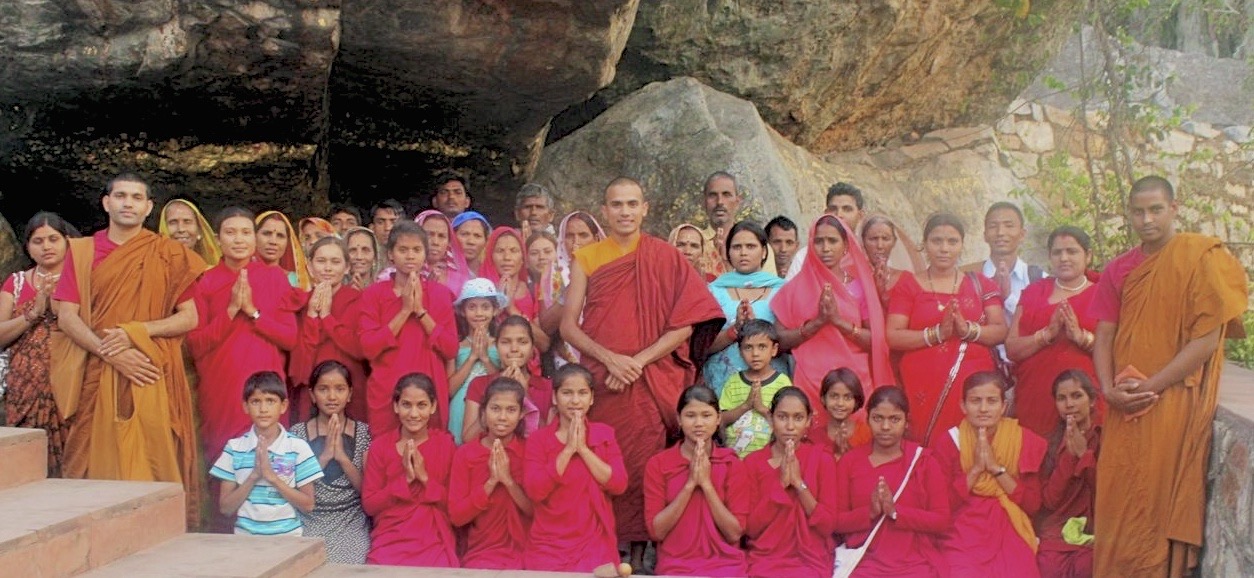 Group-Picture-at-the-Sacred-Cave-on-the-Vultures-Peak